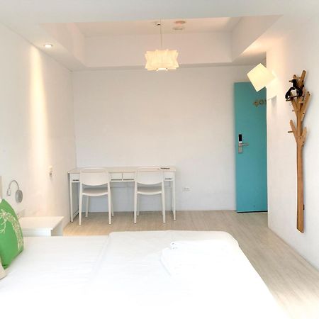 4Plus Hostel Тайпей Екстериор снимка